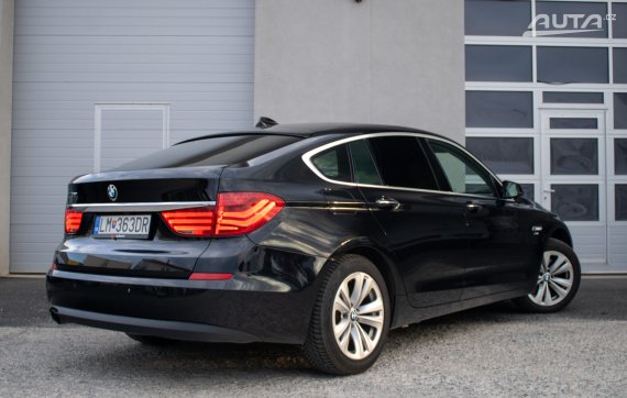 BMW Rad 5 GT F07 530d xDrive / 180kW / A8 / AJ NA SPLÁTKY / PROTIÚČET 2011 černá