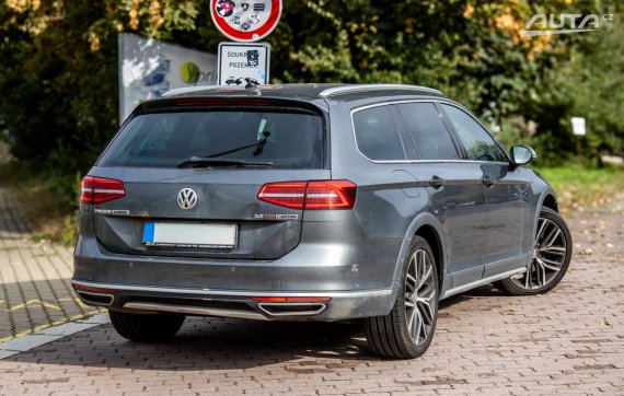 Volkswagen Passat Alltrack 4x4 176kW 2016 šedá