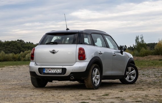 Mini Countryman Cooper D, 82kW (2016) / AJ NA SPLÁTKY / PROTIÚČET / 2016 šedá