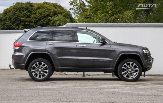 Jeep Grand Cherokee 3.0L V6 TD Overland / 184kW / A8 / ZÁRUKA / AJ NA SPLÁTKY / PROTIÚČET 2017 šedá