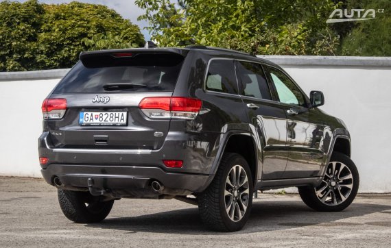 Jeep Grand Cherokee 3.0L V6 TD Overland / 184kW / A8 / ZÁRUKA / AJ NA SPLÁTKY / PROTIÚČET 2017 šedá