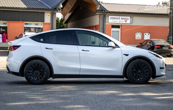 Tesla Model Y Long Range Dual motor 378kW 4x4 / AJ NA SPLÁTKY / PROTIÚČET 2023 bílá
