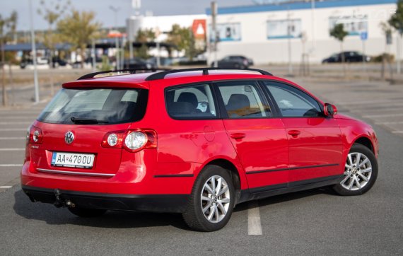 Volkswagen Passat Variant 1.6 Trendline / 75kW / M5 / AJ NA SPLÁTKY / PROTIÚČET 2008 červená