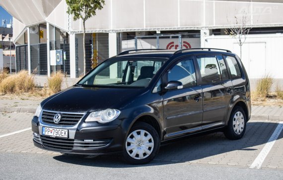 Volkswagen Touran 1.9 TDI, 77kW (2008) / AJ NA SPLÁTKY / PROTIÚČET / 2008 - hlavní pohled