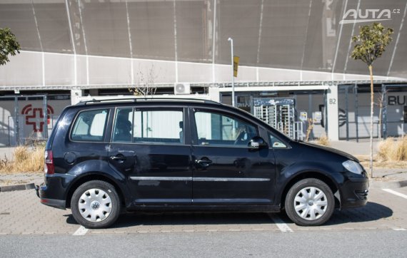 Volkswagen Touran 1.9 TDI, 77kW (2008) / AJ NA SPLÁTKY / PROTIÚČET / 2008 černá