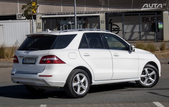 Mercedes-Benz ML 350CDI 4Matic / 190kW / A7 / ZÁRUKA / AJ NA SPLÁTKY / PROTIÚČET 2014 bílá