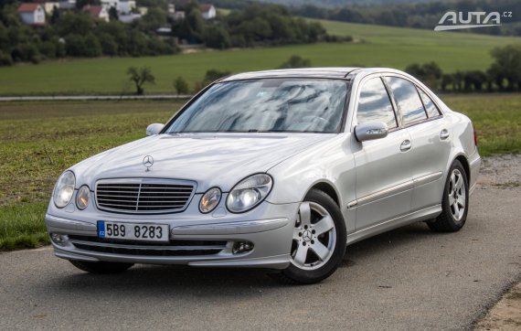 Mercedes-Benz E240 W211 Avantgarde 2004 RWD 130kW 2004 - hlavní pohled