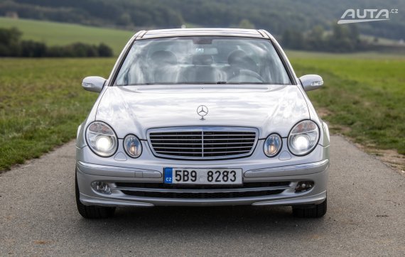 Mercedes-Benz E240 W211 Avantgarde 2004 RWD 130kW 2004 šedá