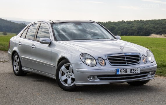 Mercedes-Benz E240 W211 Avantgarde 2004 RWD 130kW 2004 šedá