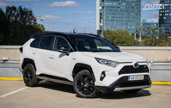 Toyota RAV4 2.5 Hybrid e-CVT Selection FWD, 131 kW, A1 / AJ NA SPLÁTKY / PROTIÚČET / 2019 bílá