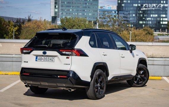 Toyota RAV4 2.5 Hybrid e-CVT Selection FWD, 131 kW, A1 / AJ NA SPLÁTKY / PROTIÚČET / 2019 bílá