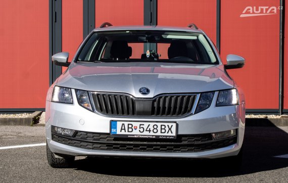 Škoda Octavia Combi 1.6 TDI Ambition / 66kW / M5 / ZÁRUKA / AJ NA SPLÁTKY / PROTIÚČET 2018 stříbrná metalíza
