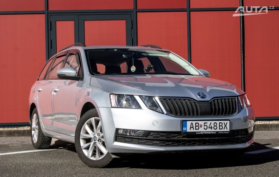 Škoda Octavia Combi 1.6 TDI Ambition / 66kW / M5 / ZÁRUKA / AJ NA SPLÁTKY / PROTIÚČET 2018 stříbrná metalíza