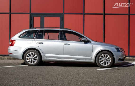 Škoda Octavia Combi 1.6 TDI Ambition / 66kW / M5 / ZÁRUKA / AJ NA SPLÁTKY / PROTIÚČET 2018 stříbrná metalíza