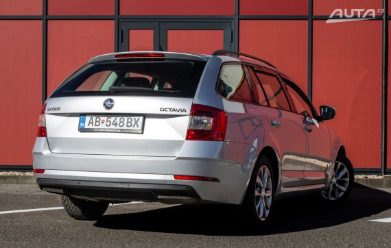 Škoda Octavia Combi 1.6 TDI Ambition / 66kW / M5 / ZÁRUKA / AJ NA SPLÁTKY / PROTIÚČET 2018 stříbrná metalíza