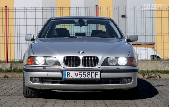 BMW Rad 5 540 i, 210kW, M6, 4d. / AJ NA SPLÁTKY / PROTIÚČET / 1999 stříbrná metalíza