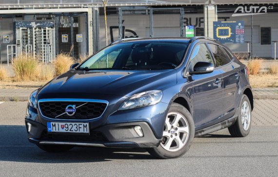 Volvo V40 Cross Country 1.6 D2 / 84kW / M6 / ZÁRUKA / AJ NA SPLÁTKY / PROTIÚČET 2014 modrá