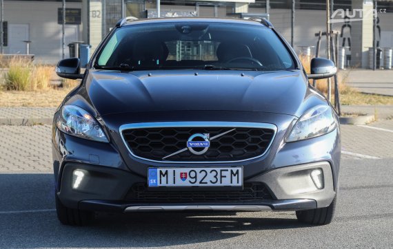 Volvo V40 Cross Country 1.6 D2 / 84kW / M6 / ZÁRUKA / AJ NA SPLÁTKY / PROTIÚČET 2014 modrá