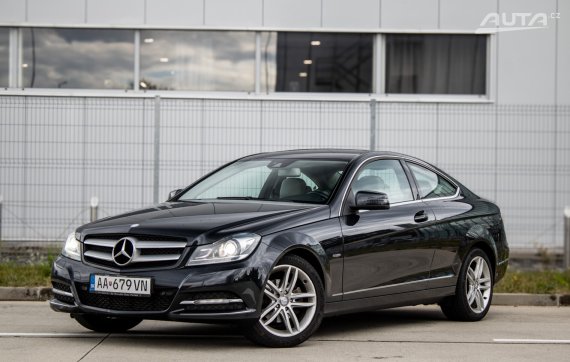 Mercedes-Benz C trieda Kupé 180 RWD 115kW AT/7 / AJ NA SPLÁTKY / PROTIÚČET 2011 - hlavní pohled