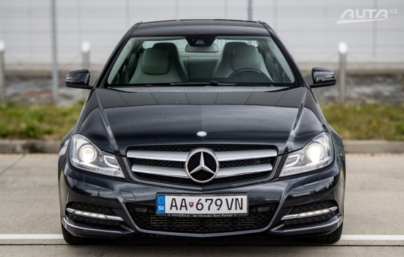 Mercedes-Benz C trieda Kupé 180 RWD 115kW AT/7 / AJ NA SPLÁTKY / PROTIÚČET 2011 černá