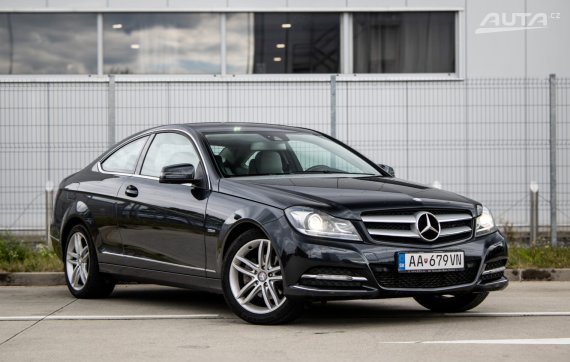 Mercedes-Benz C trieda Kupé 180 RWD 115kW AT/7 / AJ NA SPLÁTKY / PROTIÚČET 2011 černá