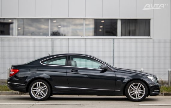 Mercedes-Benz C trieda Kupé 180 RWD 115kW AT/7 / AJ NA SPLÁTKY / PROTIÚČET 2011 černá