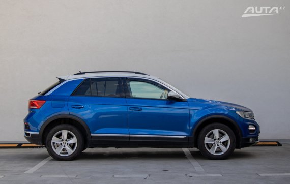 Volkswagen T-Roc 1.5 TSI BMT, 110kW, M6 / AJ NA SPLÁTKY / PROTIÚČET / 2018 modrá