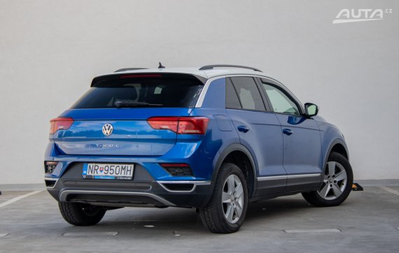 Volkswagen T-Roc 1.5 TSI BMT, 110kW, M6 / AJ NA SPLÁTKY / PROTIÚČET / 2018 modrá