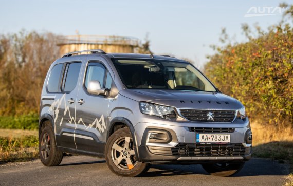 Peugeot Rifter 1.5 BlueHDi 100 Allure 75kW MT/5 / AJ NA SPLÁTKY / PROTIÚČET 2019 šedá