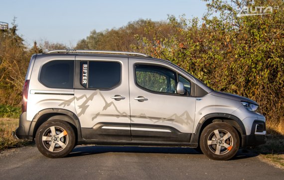 Peugeot Rifter 1.5 BlueHDi 100 Allure 75kW MT/5 / AJ NA SPLÁTKY / PROTIÚČET 2019 šedá