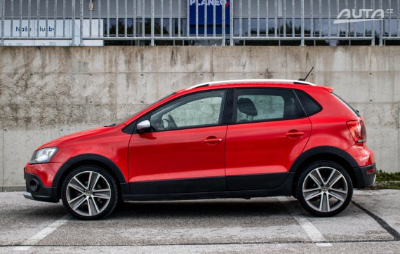 Volkswagen Polo Cross 1.6 TDI DSG, 66kW (2011) / AJ NA SPLÁTKY / PROTIÚČET / 2011 červená
