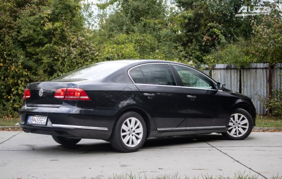 Volkswagen Passat 2.0 TDI Highline DSG / 103kW / A6 / AJ NA SPLÁTKY / PROTIÚČET 2011 černá