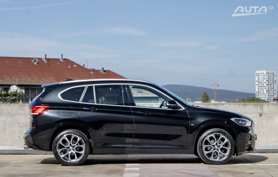 BMW X1 18d xDrive M Sport / 110kW / A8 / ZÁRUKA / AJ NA SPLÁTKY / PROTIÚČET 2021 černá
