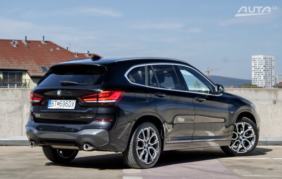 BMW X1 18d xDrive M Sport / 110kW / A8 / ZÁRUKA / AJ NA SPLÁTKY / PROTIÚČET 2021 černá