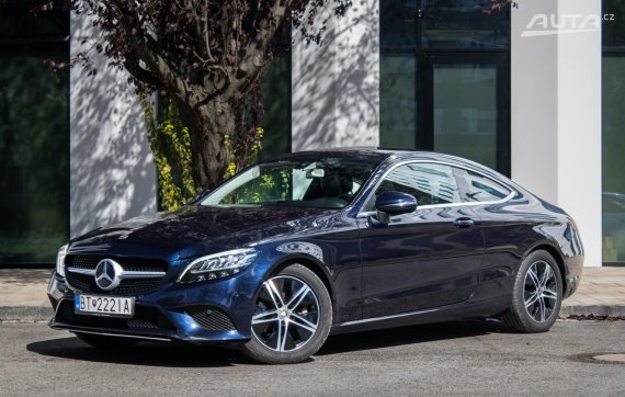 Mercedes-Benz C trieda Kupé C200 mHEV / 135kW / A8 / ZÁRUKA / AJ NA SPLÁTKY / PROTIÚČET 2019 - hlavní pohled