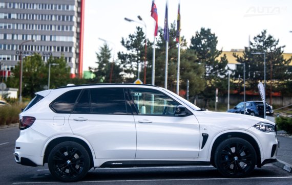 BMW X5 xDrive30d 2018 Individual M-paket AT/8 190kW / AJ NA SPLÁTKY / PROTIÚČET 2018 bílá