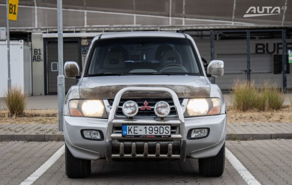 Mitsubishi Pajero 3.2 DI GLS 4x4 A/T, 118kW (2002) / AJ NA SPLÁTKY / PROTIÚČET / 2002 stříbrná metalíza