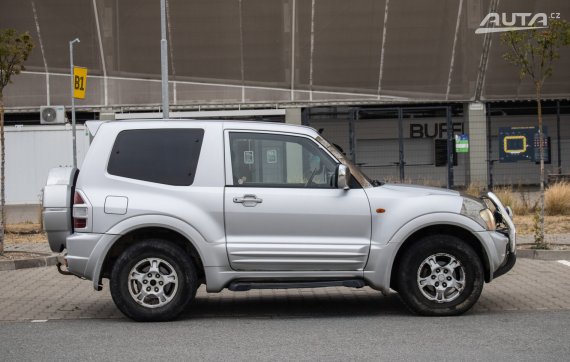 Mitsubishi Pajero 3.2 DI GLS 4x4 A/T, 118kW (2002) / AJ NA SPLÁTKY / PROTIÚČET / 2002 stříbrná metalíza