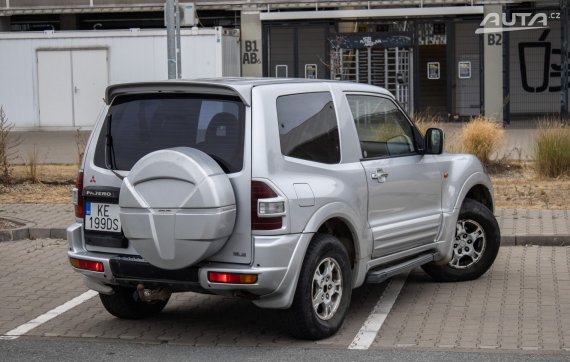 Mitsubishi Pajero 3.2 DI GLS 4x4 A/T, 118kW (2002) / AJ NA SPLÁTKY / PROTIÚČET / 2002 stříbrná metalíza