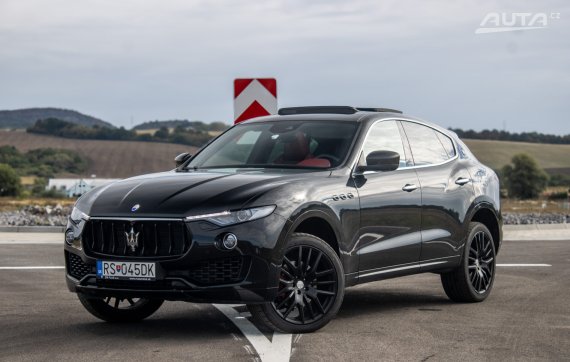 Maserati Levante Q4 202kW AT/8 2017 / AJ NA SPLÁTKY / PROTIÚČET 2017 - hlavní pohled