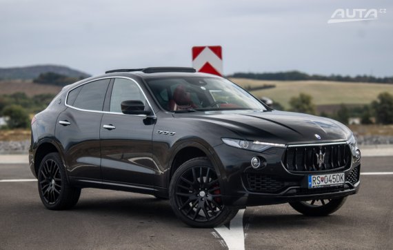 Maserati Levante Q4 202kW AT/8 2017 / AJ NA SPLÁTKY / PROTIÚČET 2017 černá