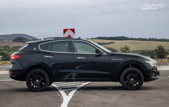 Maserati Levante Q4 202kW AT/8 2017 / AJ NA SPLÁTKY / PROTIÚČET 2017 černá