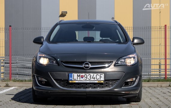 Opel Astra Sport Tourer 1.4 Turbo / 103kW / M6 / ZÁRUKA / AJ NA SPLÁTKY / PROTIÚČET 2013 šedá