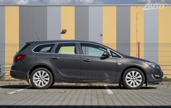 Opel Astra Sport Tourer 1.4 Turbo / 103kW / M6 / ZÁRUKA / AJ NA SPLÁTKY / PROTIÚČET 2013 šedá