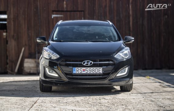 Hyundai i30 CW 1.6i CRDi VGT Family 81kW MT/6 / AJ NA SPLÁTKY / PROTIÚČET 2016 černá