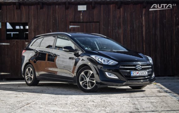 Hyundai i30 CW 1.6i CRDi VGT Family 81kW MT/6 / AJ NA SPLÁTKY / PROTIÚČET 2016 černá