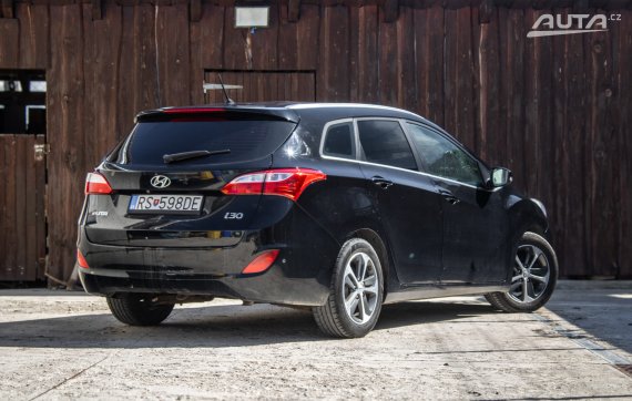 Hyundai i30 CW 1.6i CRDi VGT Family 81kW MT/6 / AJ NA SPLÁTKY / PROTIÚČET 2016 černá