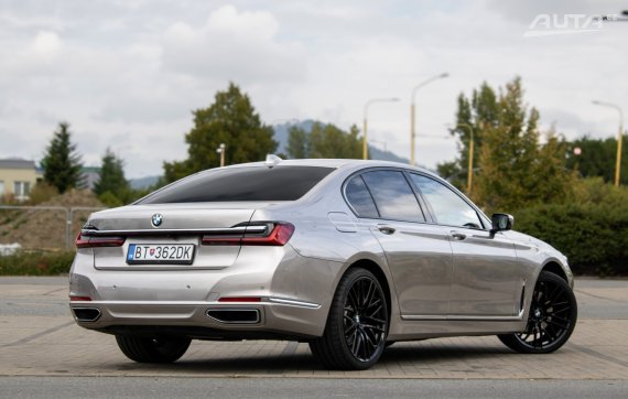 BMW Rad 7 730d mHEV xDrive G11 / 210kW / A8 / ZÁRUKA / AJ NA SPLÁTKY / PROTIÚČET 2021 stříbrná metalíza