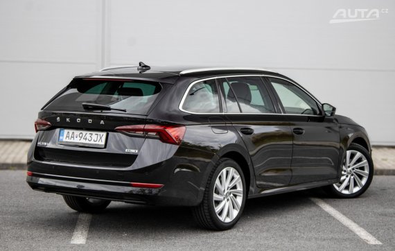 Škoda Octavia Combi 2024 Style AT/7 110kW / AJ NA SPLÁTKY / PROTIÚČET 2024 černá