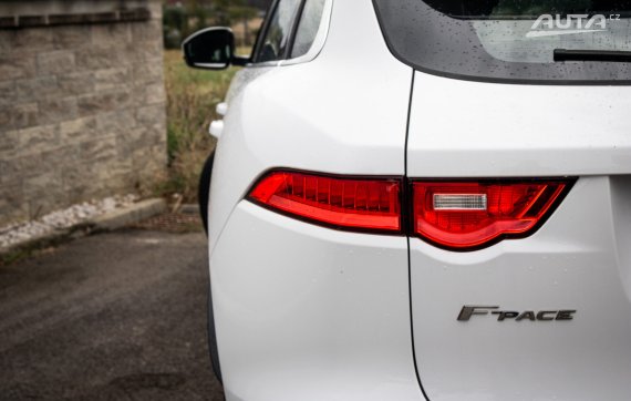 Jaguar F-Pace 2.0D I4 180k AWD A/T, 132 kW, A8 / AJ NA SPLÁTKY / PROTIÚČET / 2020 bílá